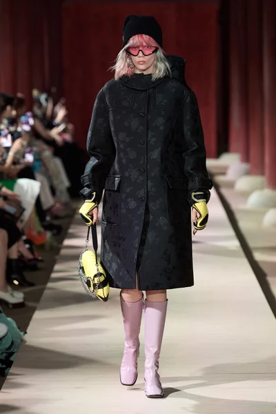 Look 24